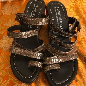 Sz 6 Donald Pliner leather sandals